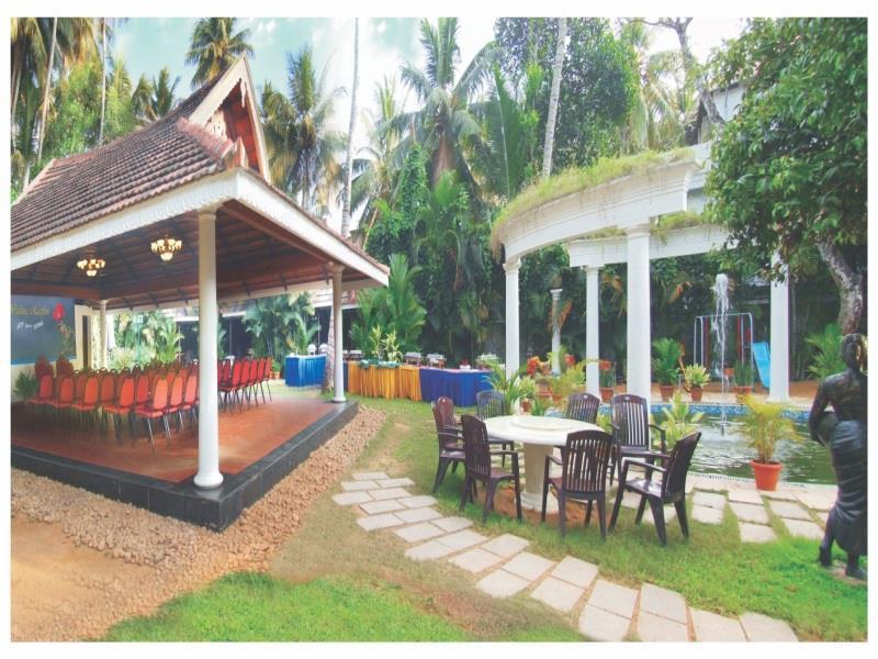 Hotel Chanakya Thiruvananthapuram Kültér fotó